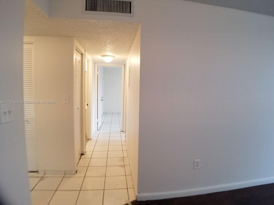 For Rent: $2,100 (2 beds, 2 baths, 996 Square Feet)