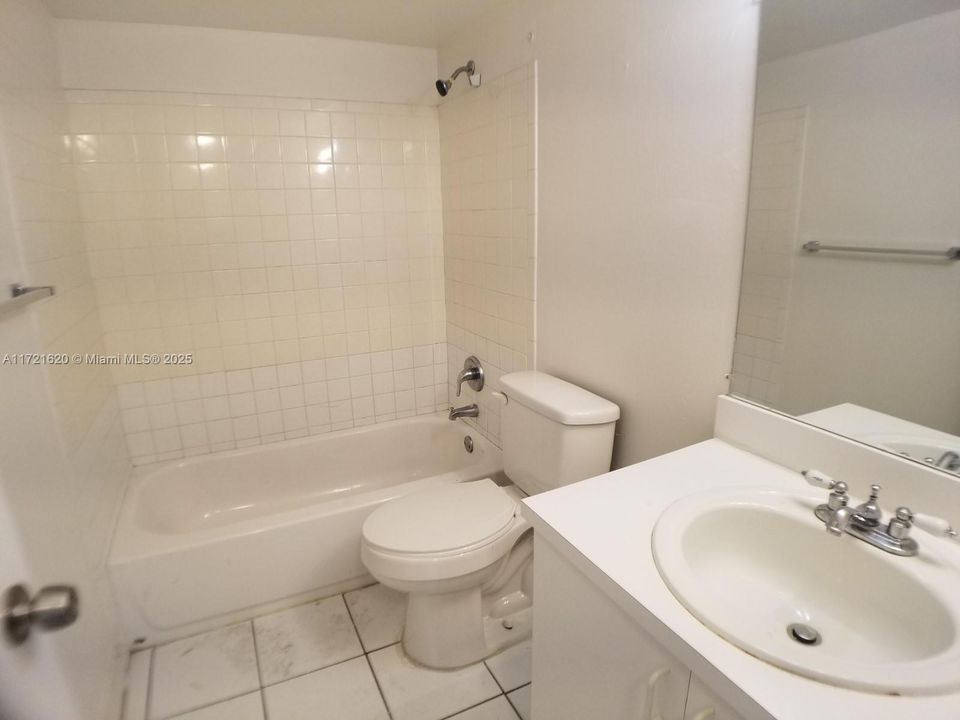 For Rent: $2,100 (2 beds, 2 baths, 996 Square Feet)