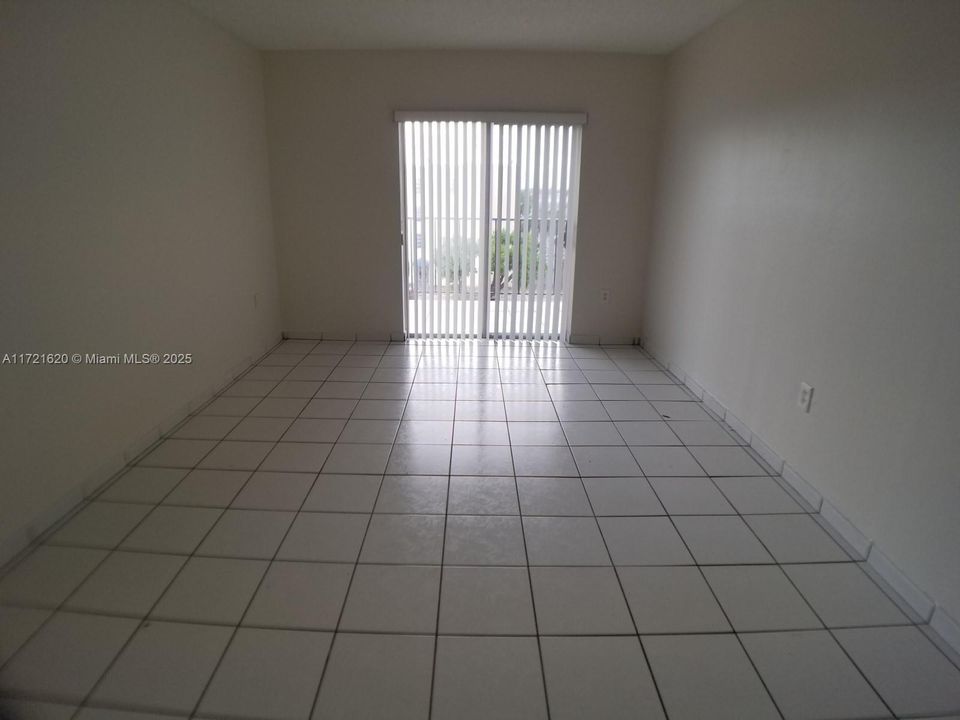 For Rent: $2,100 (2 beds, 2 baths, 996 Square Feet)