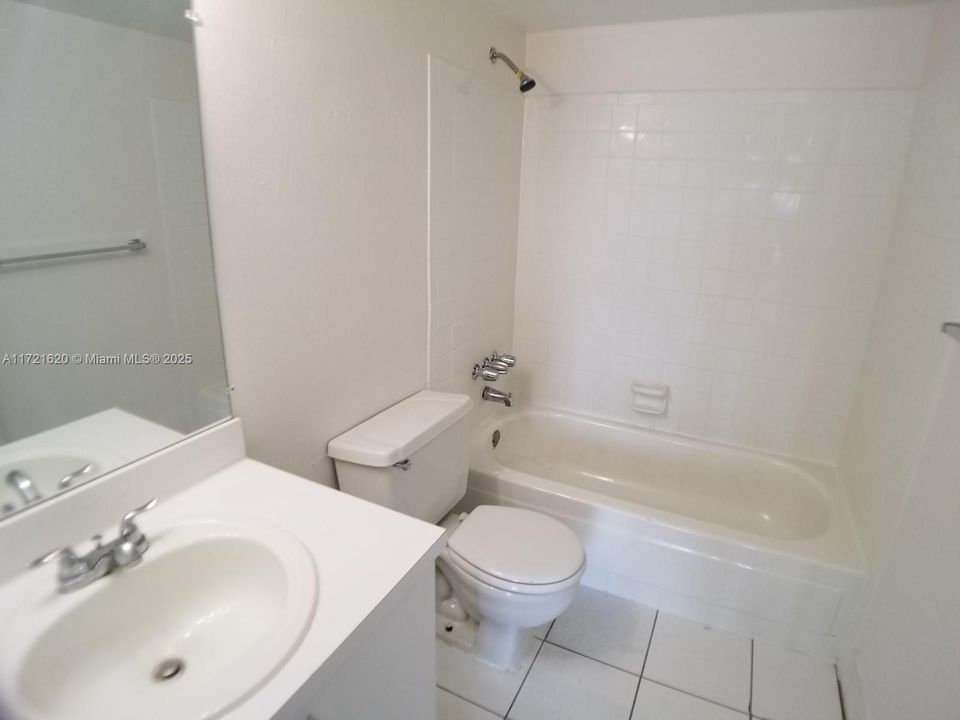 For Rent: $2,100 (2 beds, 2 baths, 996 Square Feet)