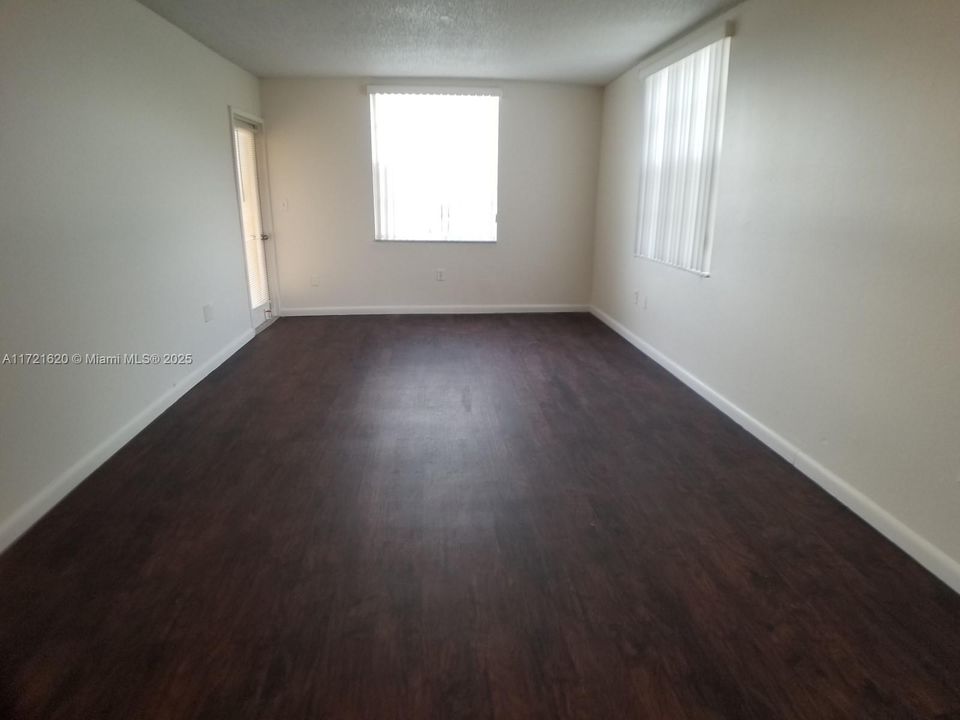 For Rent: $2,100 (2 beds, 2 baths, 996 Square Feet)