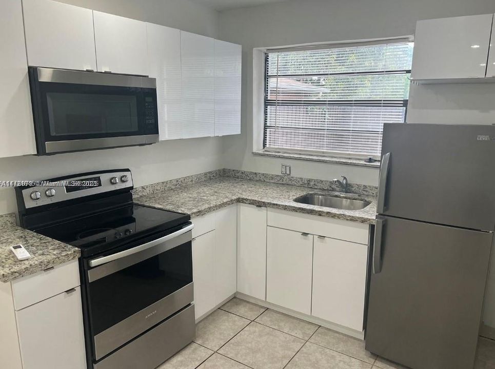 For Rent: $1,600 (4 beds, 2 baths, 1794 Square Feet)