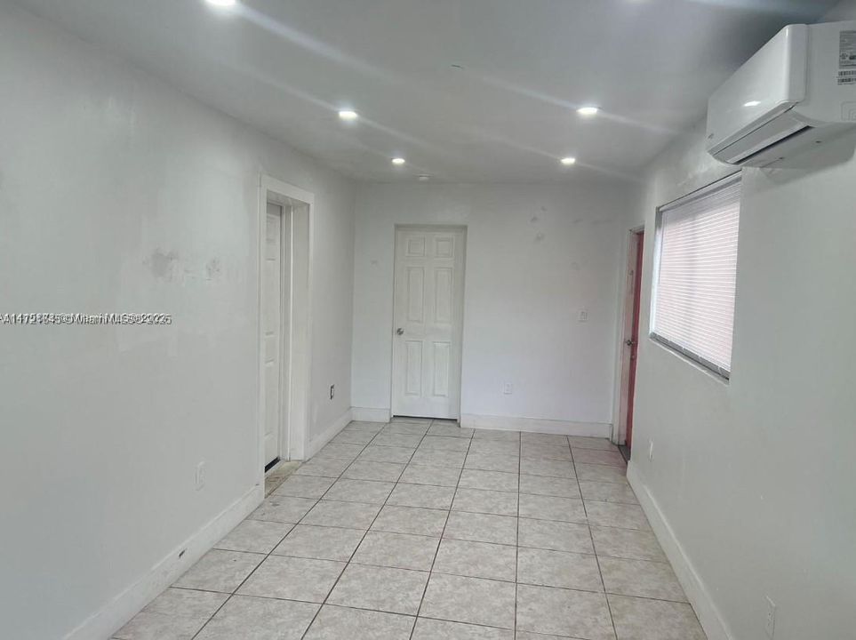 For Rent: $1,600 (4 beds, 2 baths, 1794 Square Feet)