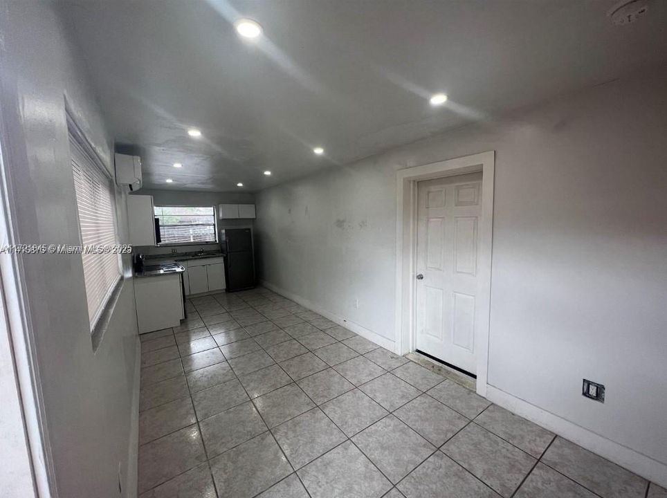 For Rent: $1,600 (4 beds, 2 baths, 1794 Square Feet)