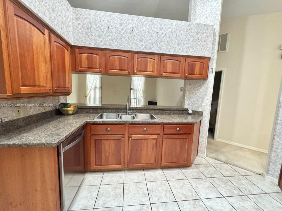 Recently Rented: $2,150 (3 beds, 2 baths, 2073 Square Feet)