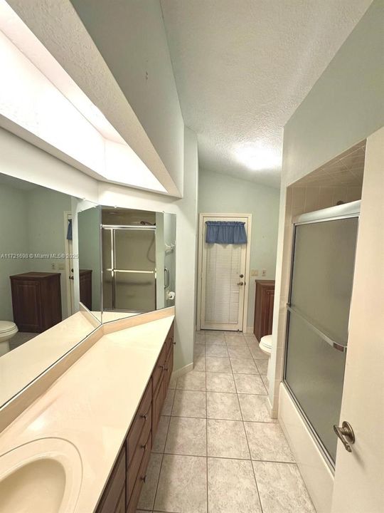 Recently Rented: $2,150 (3 beds, 2 baths, 2073 Square Feet)