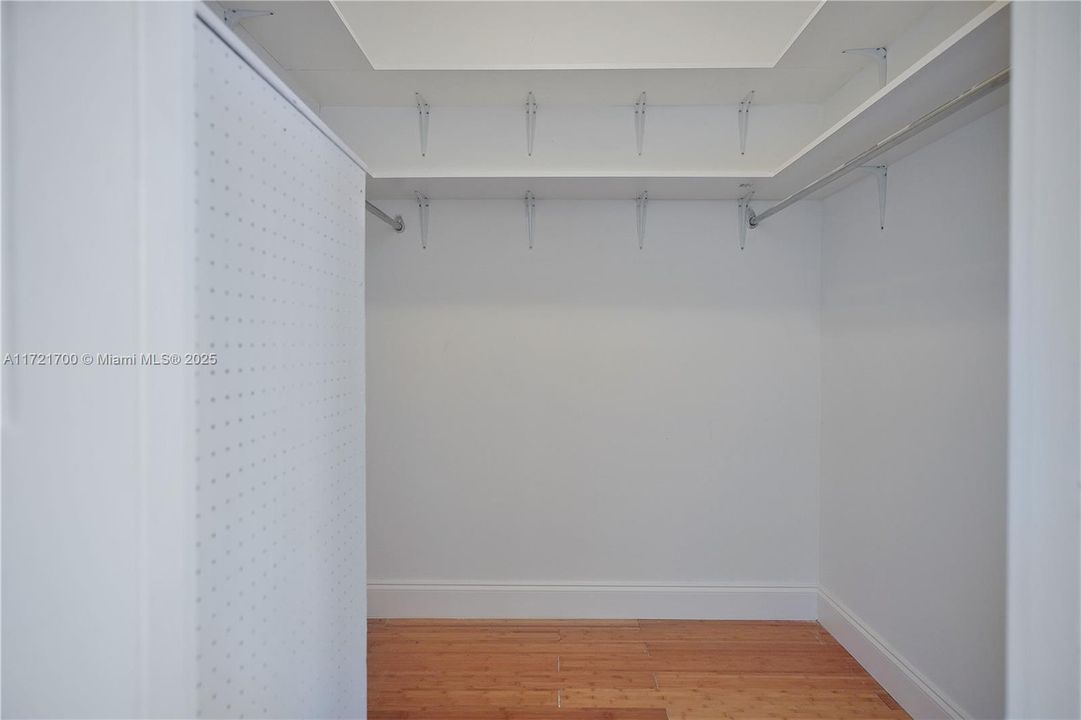 待售: $499,000 (1 贝兹, 1 浴室, 1040 平方英尺)