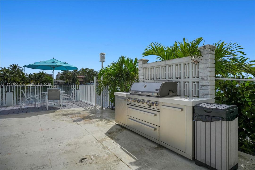 待售: $499,000 (1 贝兹, 1 浴室, 1040 平方英尺)