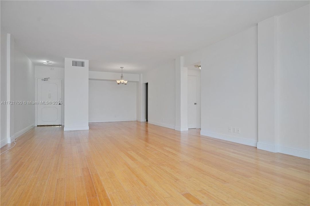 待售: $499,000 (1 贝兹, 1 浴室, 1040 平方英尺)