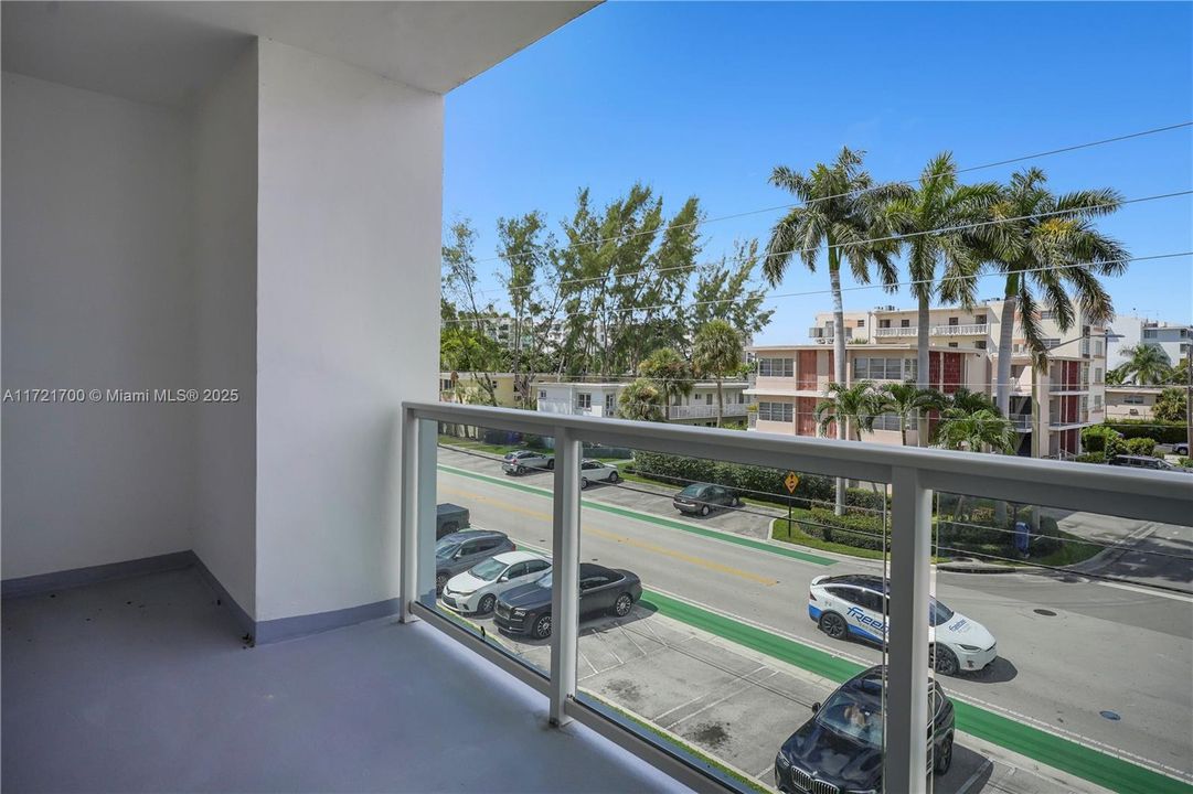 待售: $499,000 (1 贝兹, 1 浴室, 1040 平方英尺)