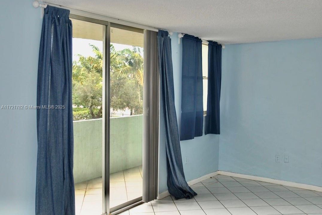 На продажу: $200,000 (0 спален, 1 ванн, 507 Квадратных фут)