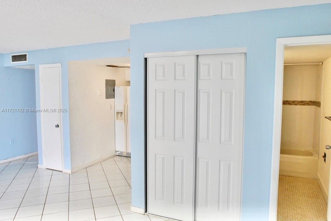 На продажу: $200,000 (0 спален, 1 ванн, 507 Квадратных фут)