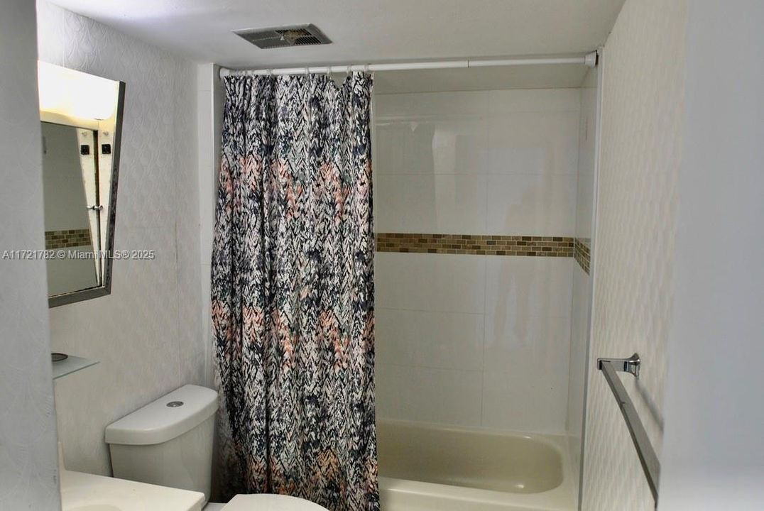 На продажу: $200,000 (0 спален, 1 ванн, 507 Квадратных фут)