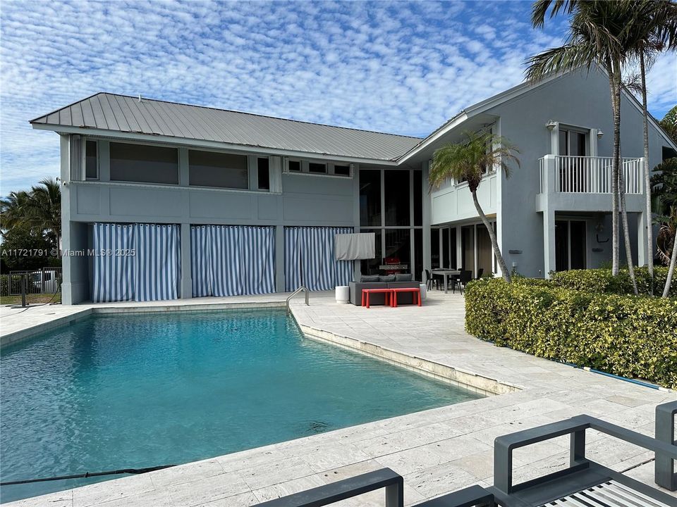 Recently Sold: $8,250,000 (4 beds, 4 baths, 4111 Square Feet)