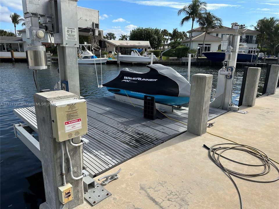 Recently Sold: $8,250,000 (4 beds, 4 baths, 4111 Square Feet)