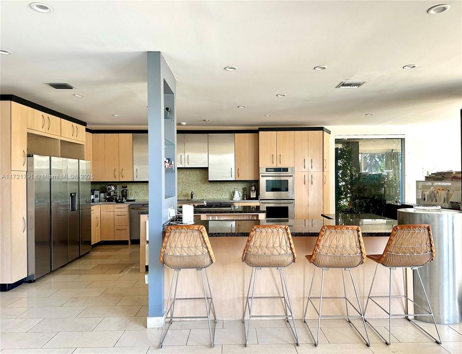 Recently Sold: $8,250,000 (4 beds, 4 baths, 4111 Square Feet)