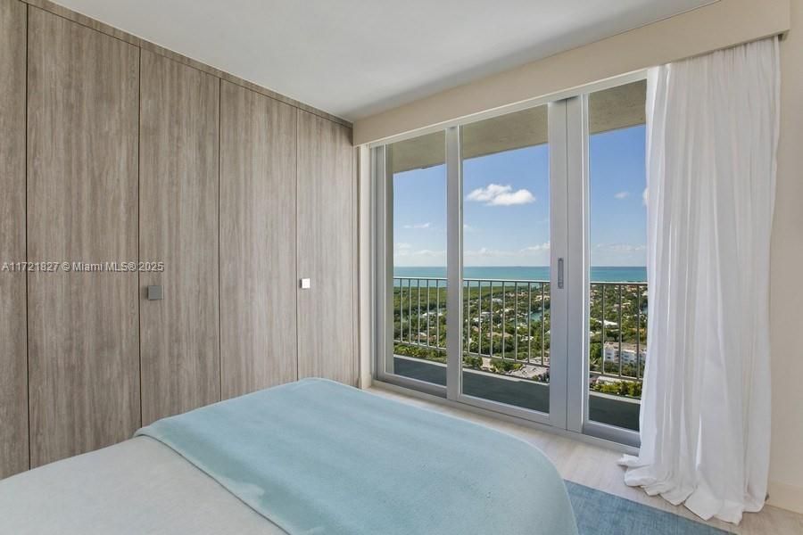 SECOND BEDROOM ARAN BUILT IN CLOSETS