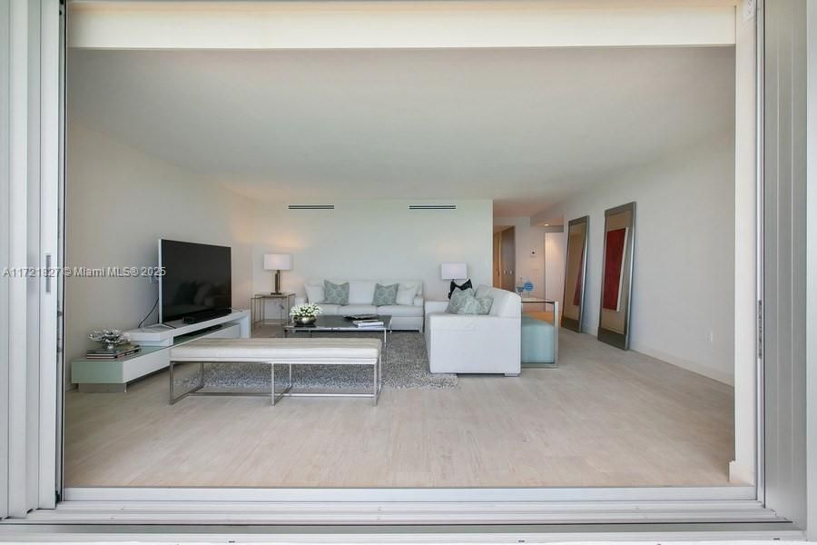 LOOKING TO LIVING ROOM FROM BALCONY