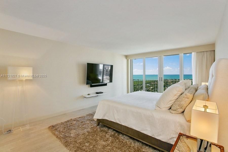 LARGE MASTER BEDROOM WITH BISCAYNE BAY VIEWS