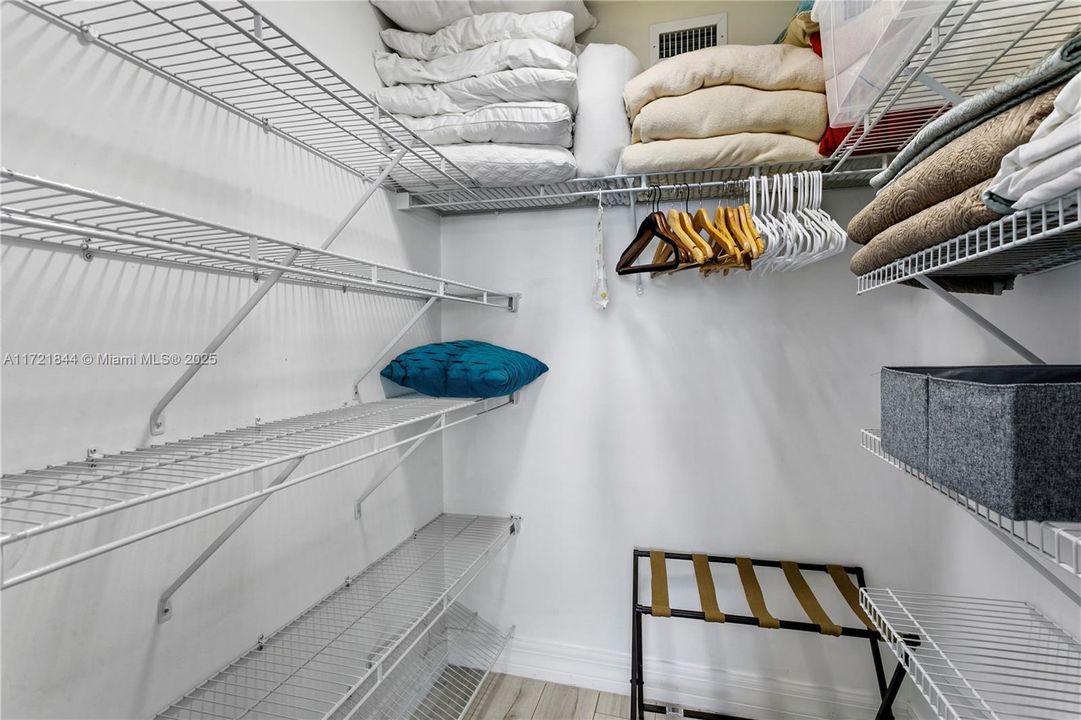 Activo con contrato: $8,500 (2 camas, 2 baños, 1468 Pies cuadrados)