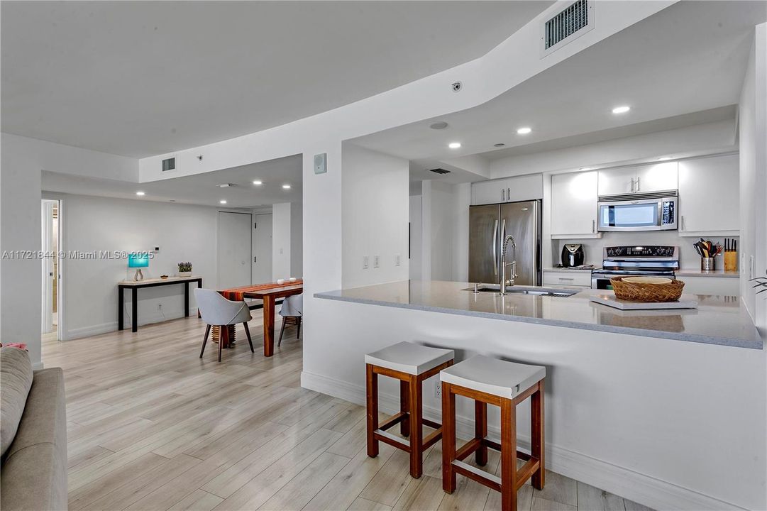 Activo con contrato: $8,500 (2 camas, 2 baños, 1468 Pies cuadrados)