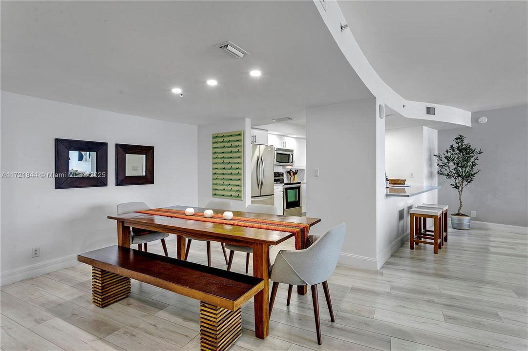 Activo con contrato: $8,500 (2 camas, 2 baños, 1468 Pies cuadrados)