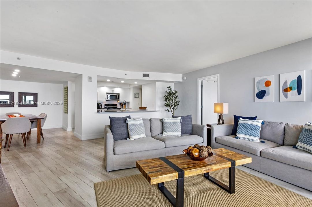 Activo con contrato: $8,500 (2 camas, 2 baños, 1468 Pies cuadrados)