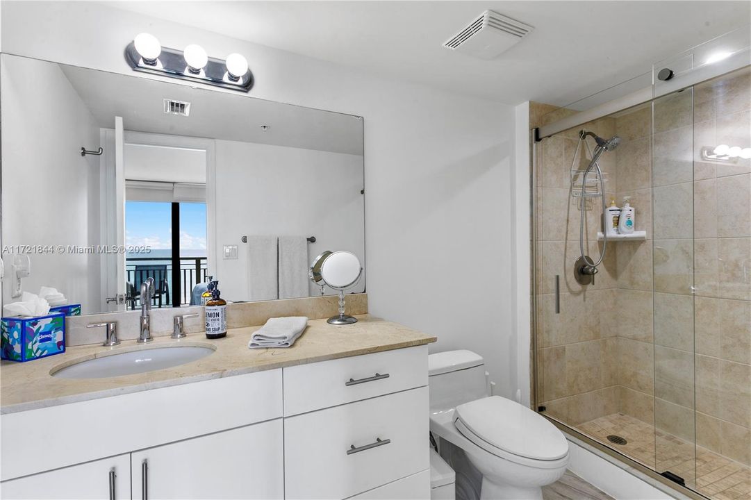 Activo con contrato: $8,500 (2 camas, 2 baños, 1468 Pies cuadrados)