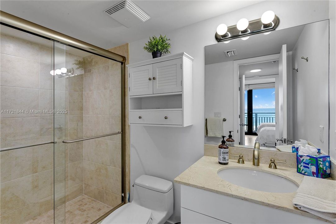 Activo con contrato: $8,500 (2 camas, 2 baños, 1468 Pies cuadrados)