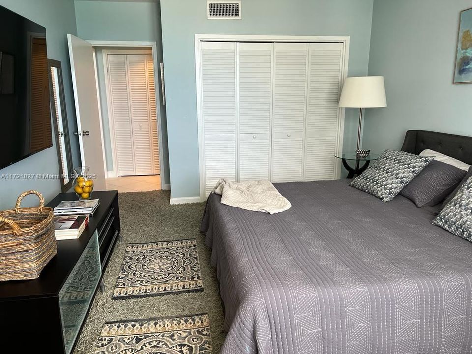 For Rent: $4,900 (2 beds, 2 baths, 1248 Square Feet)