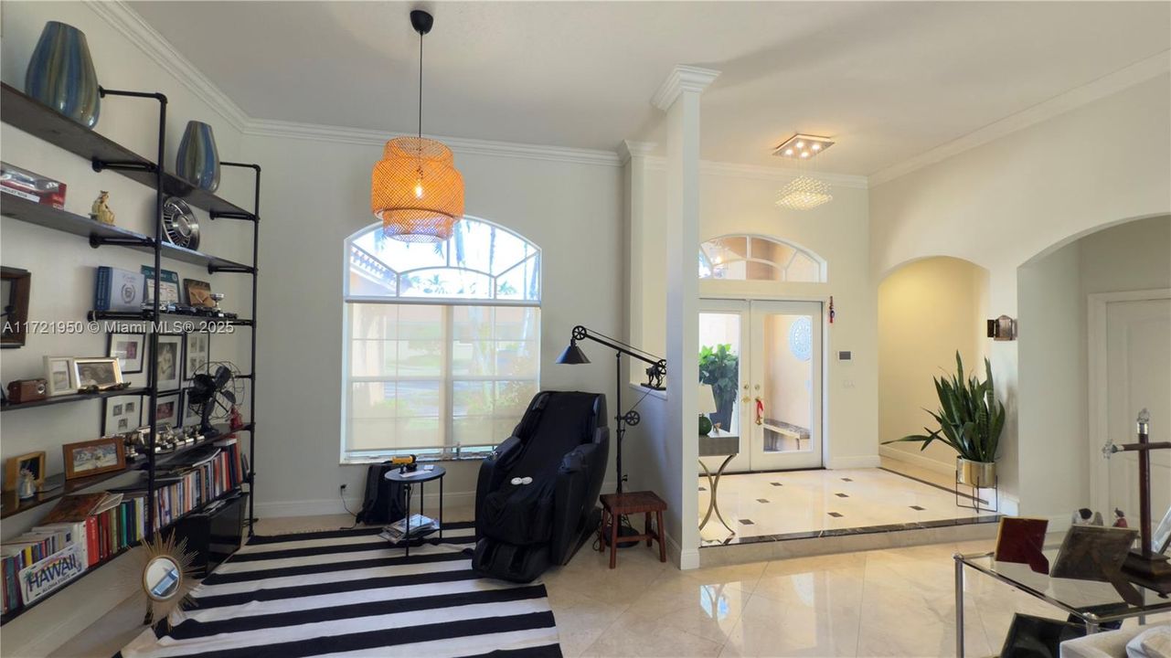 Под контрактом: $1,400,000 (5 спален, 3 ванн, 3084 Квадратных фут)