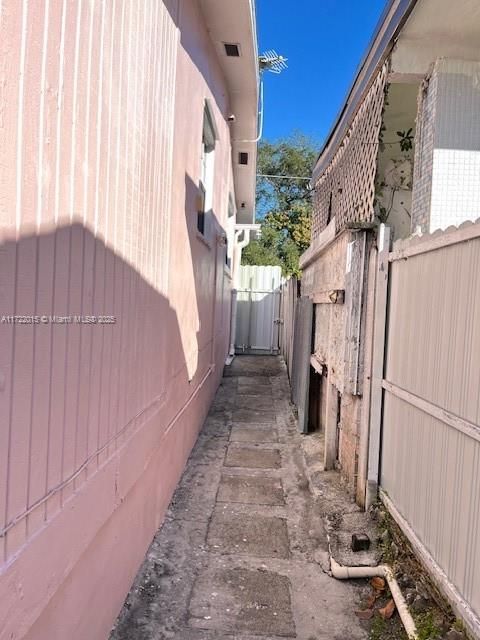 Private entrance to Efficiency