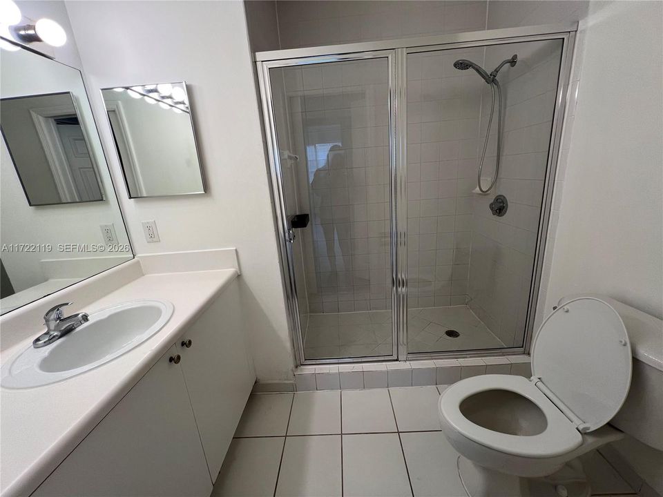 На продажу: $264,900 (2 спален, 2 ванн, 977 Квадратных фут)