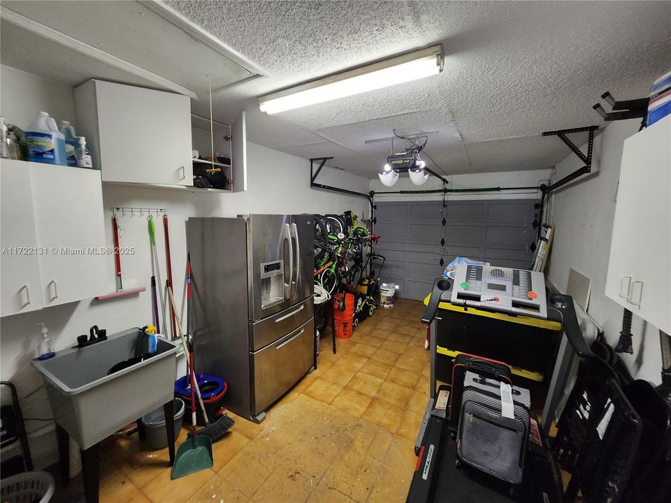 Недавно продано: $974,999 (5 спален, 2 ванн, 2243 Квадратных фут)