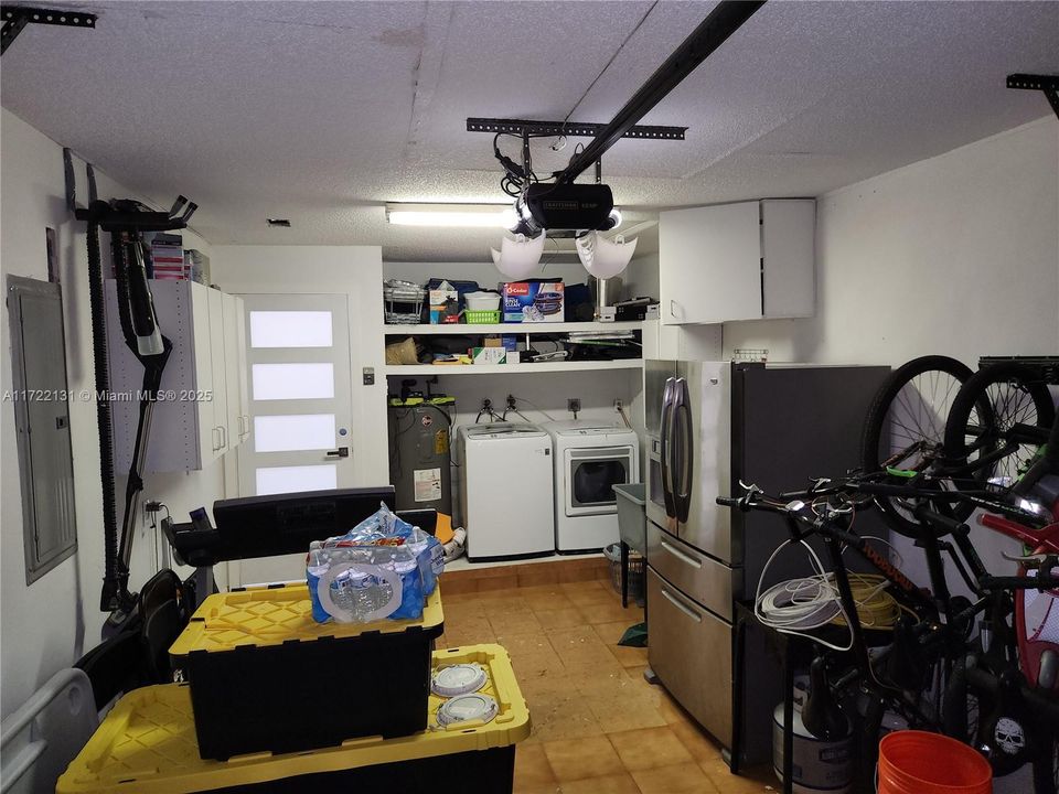 Недавно продано: $974,999 (5 спален, 2 ванн, 2243 Квадратных фут)