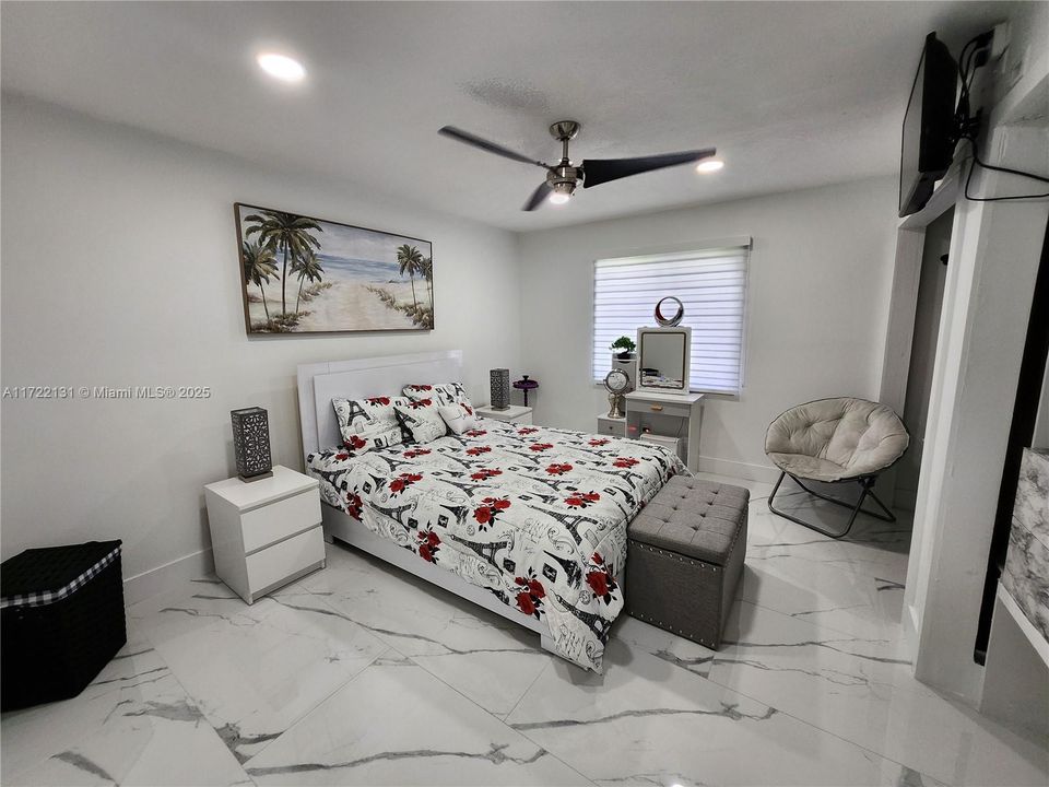 Недавно продано: $974,999 (5 спален, 2 ванн, 2243 Квадратных фут)