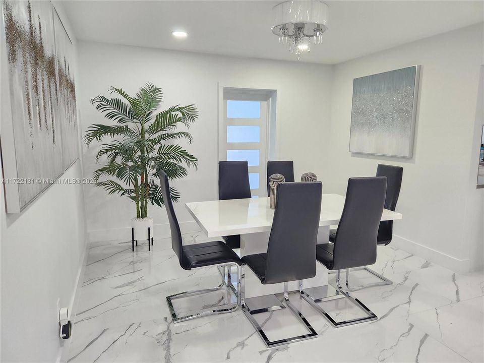 Недавно продано: $974,999 (5 спален, 2 ванн, 2243 Квадратных фут)