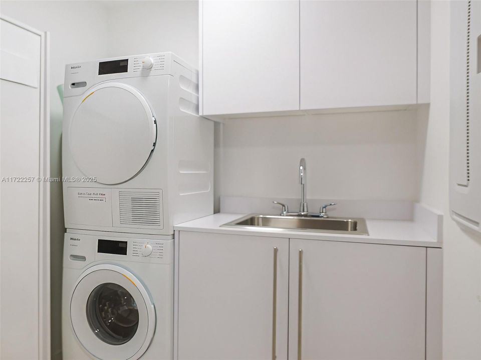 For Sale: $3,499,000 (3 beds, 3 baths, 2241 Square Feet)