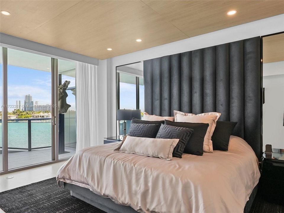 For Sale: $3,499,000 (3 beds, 3 baths, 2241 Square Feet)