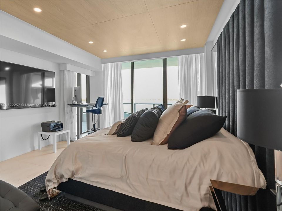 For Sale: $3,499,000 (3 beds, 3 baths, 2241 Square Feet)