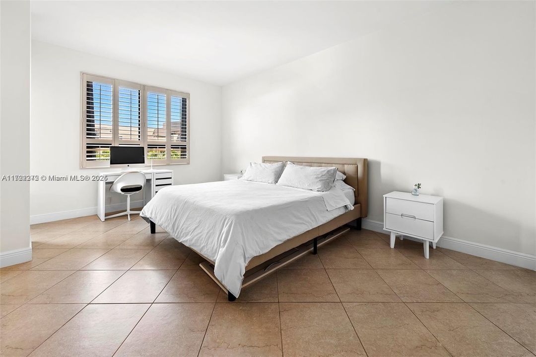 For Sale: $1,150,000 (2 beds, 2 baths, 1488 Square Feet)