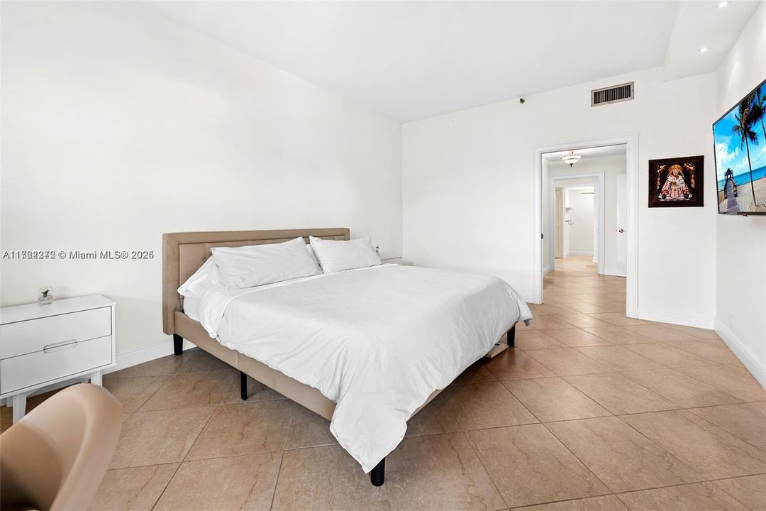 For Sale: $1,150,000 (2 beds, 2 baths, 1488 Square Feet)