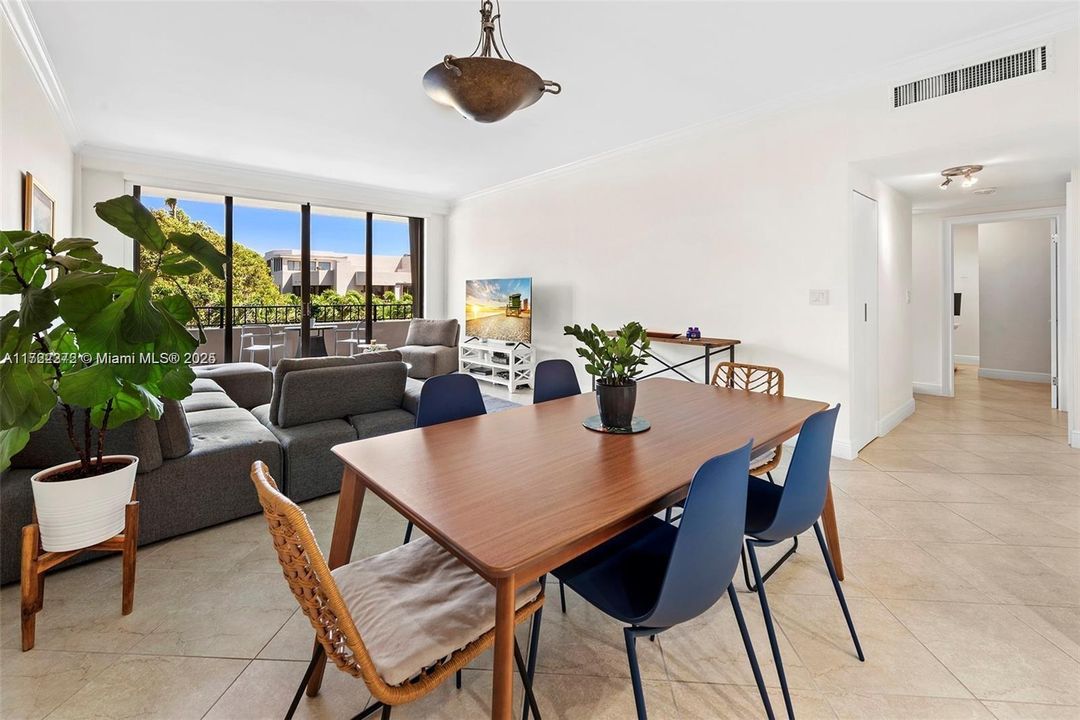 For Sale: $1,150,000 (2 beds, 2 baths, 1488 Square Feet)