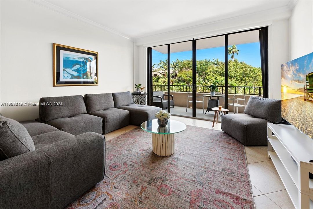 For Sale: $1,150,000 (2 beds, 2 baths, 1488 Square Feet)