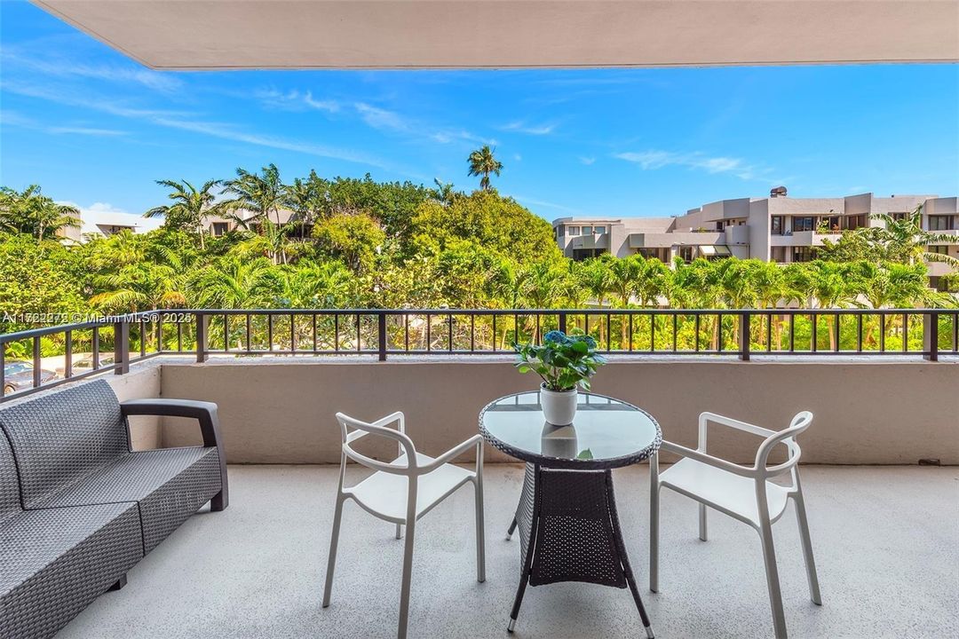 For Sale: $1,150,000 (2 beds, 2 baths, 1488 Square Feet)