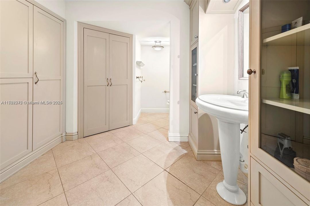 For Sale: $1,150,000 (2 beds, 2 baths, 1488 Square Feet)