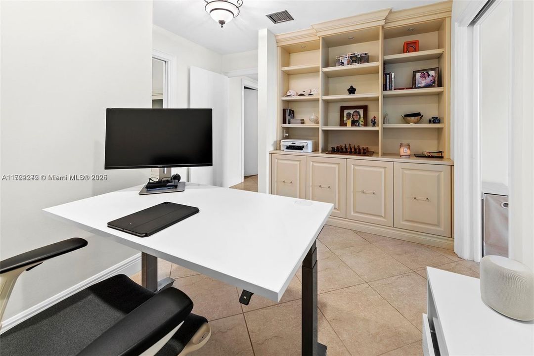 For Sale: $1,150,000 (2 beds, 2 baths, 1488 Square Feet)