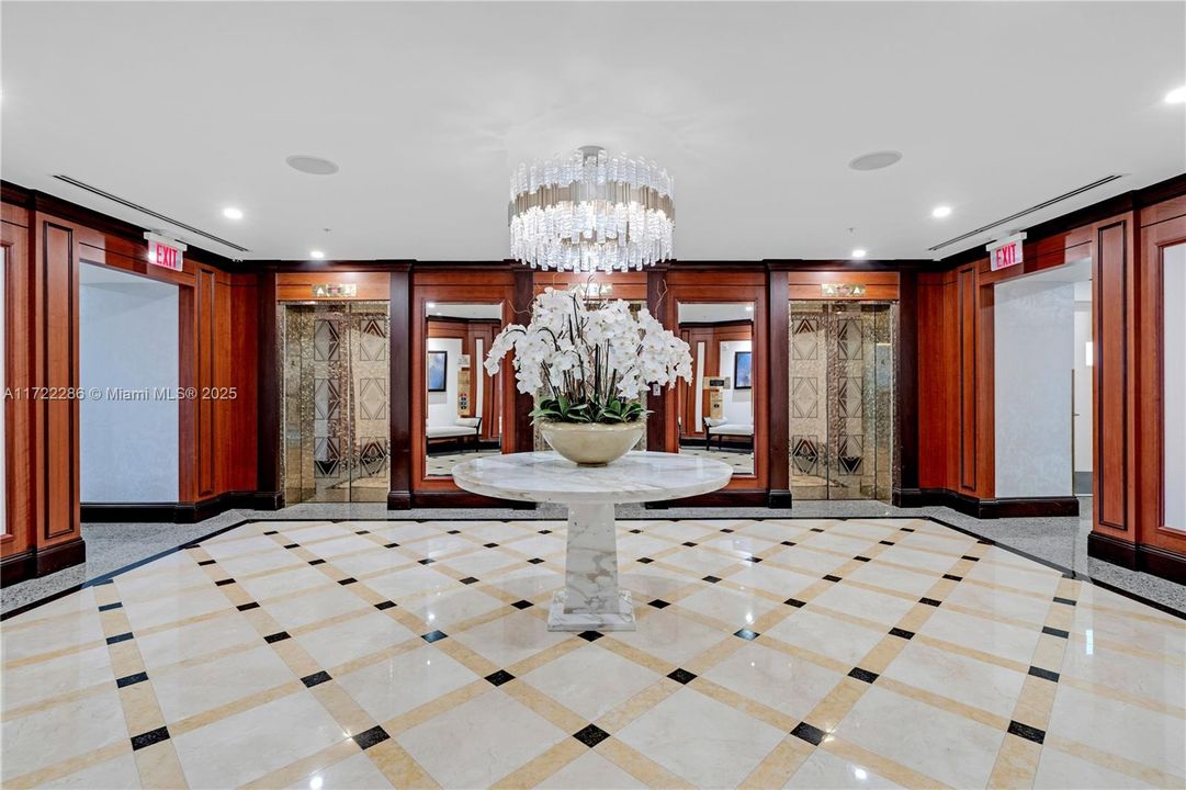 最近售出: $1,899,999 (3 贝兹, 3 浴室, 2635 平方英尺)