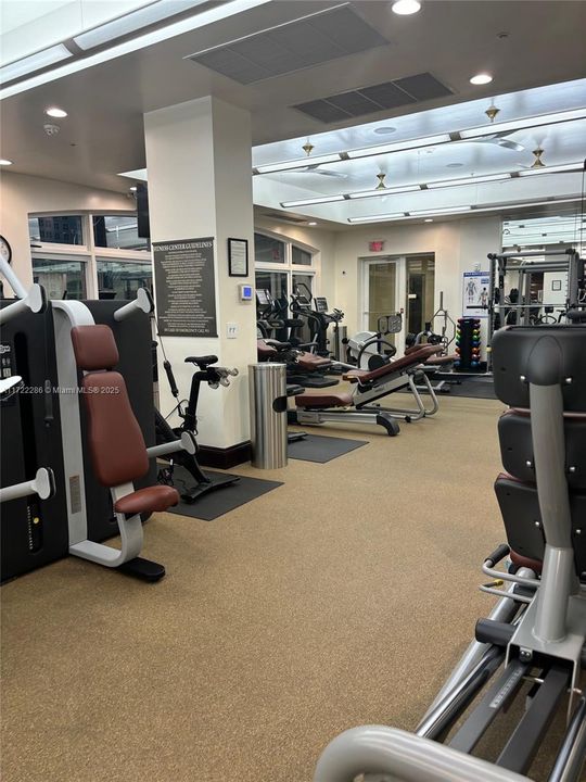 最近售出: $1,899,999 (3 贝兹, 3 浴室, 2635 平方英尺)