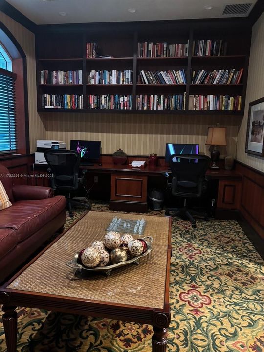 LIBRARY AND OFFICE FOR RESIDENTS TO USE